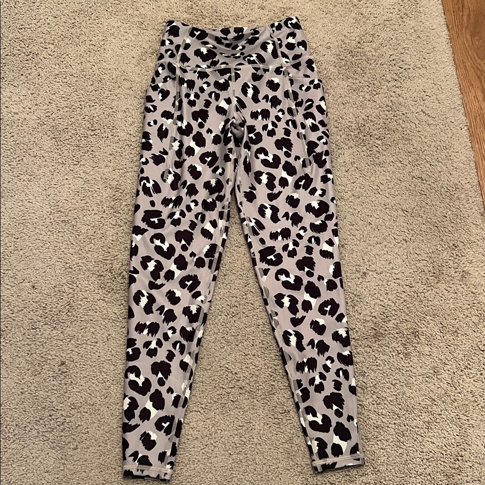 Kinesis Women’s  Size XS Animal Print 7/8 Moisture Wicking Core Leggings